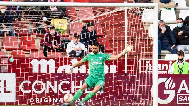 Bernabé, durante un partido con el Albacete