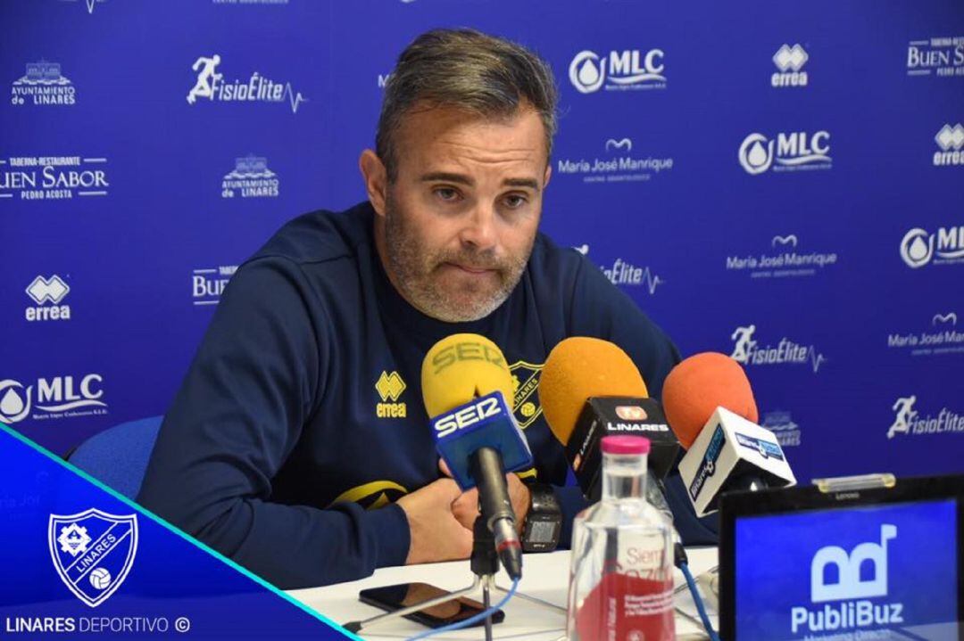 El entrenador del Linares Deportivo, Juan Arsenal.