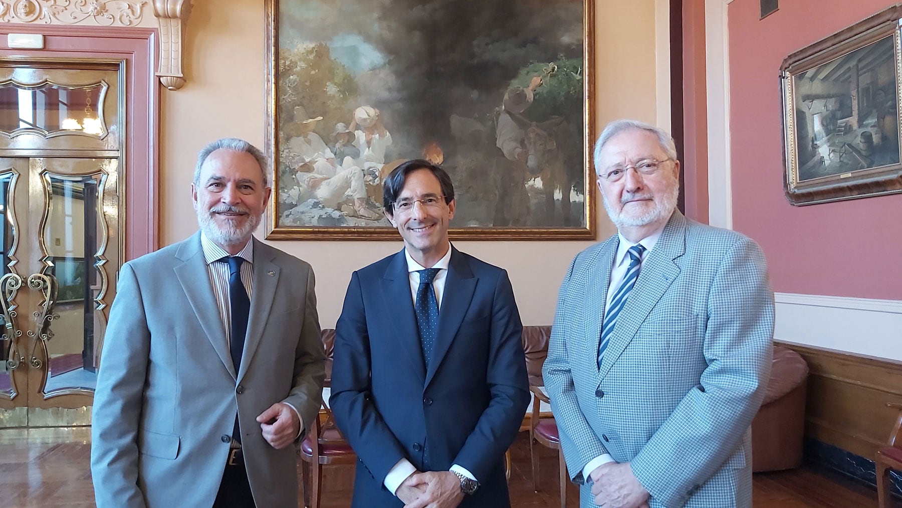 Luis Rodríguez, junto a Indalecio Carbonell y Enrique Masiá, en el Salón Largo del Círculo Industrial
