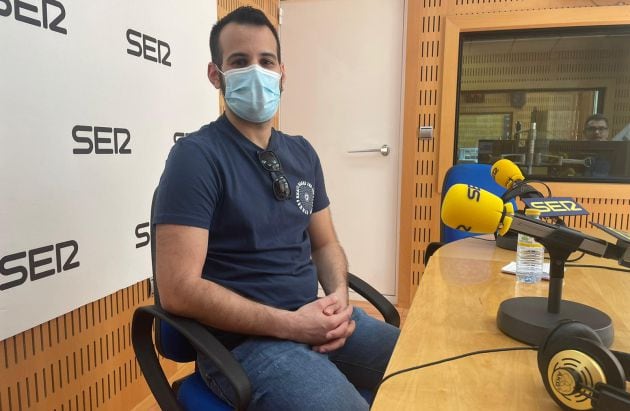 El matrón Jorge Serrano en los estudios de Radio Murcia