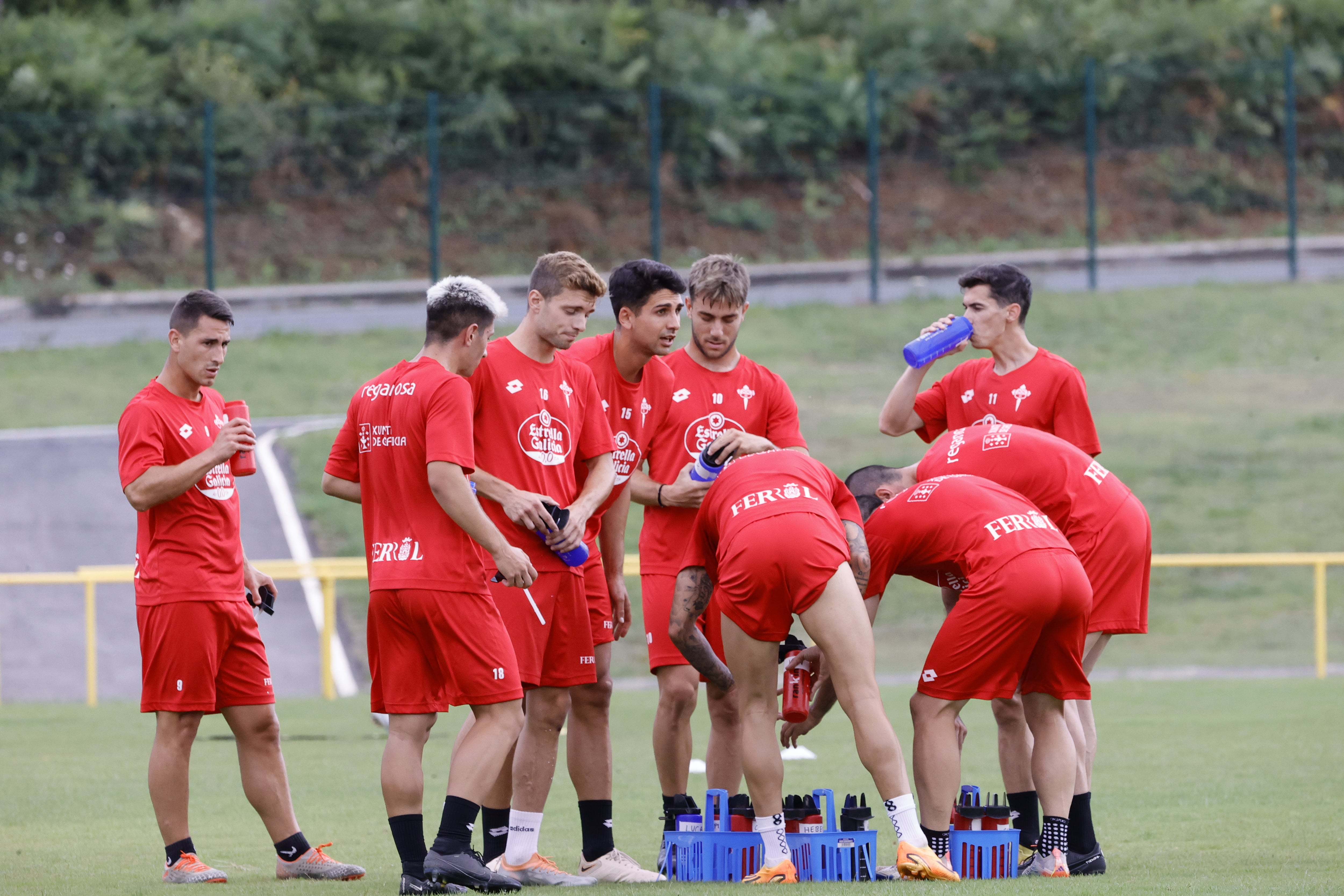 Primer entrenamiento del Racing, desarrollado este pasado sábado en Río Seco (foto: Kiko Delgado / EFE)