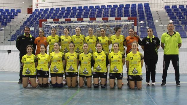 El BM Puerto del Carmen antes de su partido contra el Lavadores Vigo.