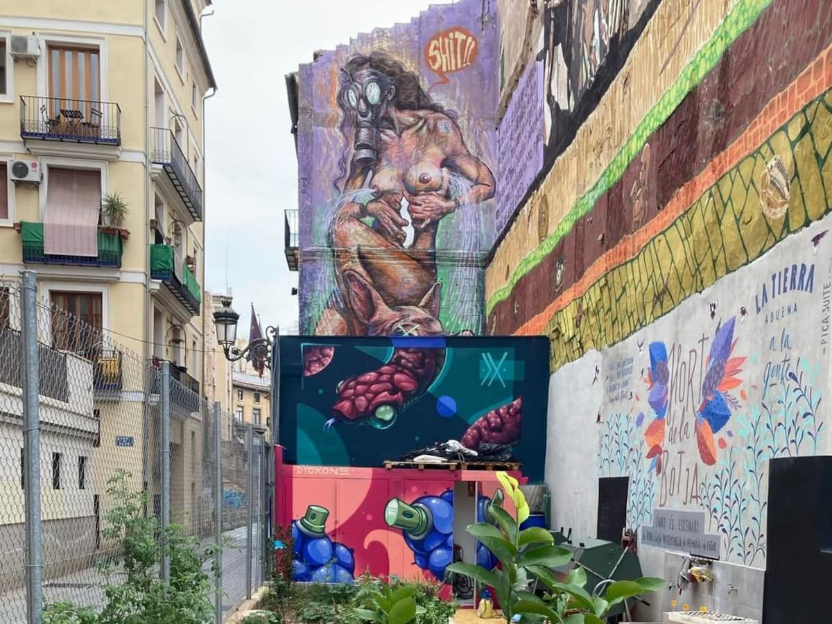 Amics de Velluters denuncia la “agresión” al mural del Palau de Balmes de València por sus nuevos dueños