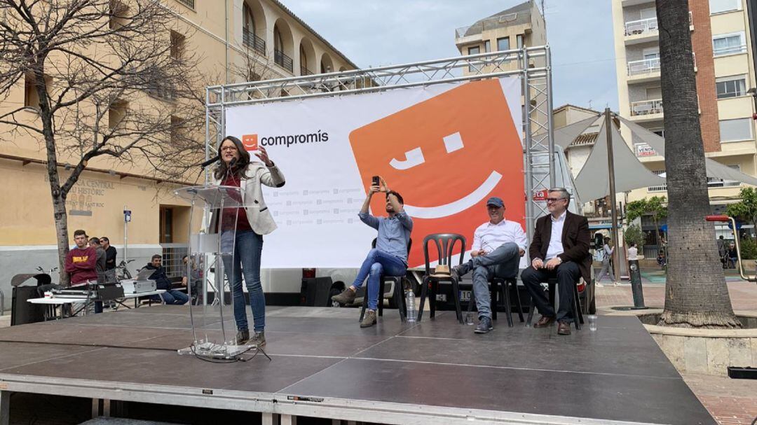 Mónica Oltra, junto a Fran Ferri y Joan Baldoví en un acto en Gandia