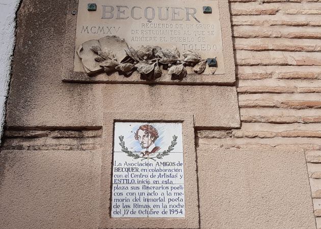 Placa en recuerdo a Gustavo Adolfo Bécquer en la Plaza de Santo Domingo El Real