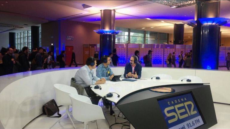 Hoy por Hoy Teruel, desde Bruselas, el pasado jueves, dirigido por Javier Jané. Dos de los invitados fueron el director general de Ordenación de Territorio, Joaquín Palacín, y el eurodiputado de Primavera Europea, Jordi Sebastiá, organizador de estas jorn