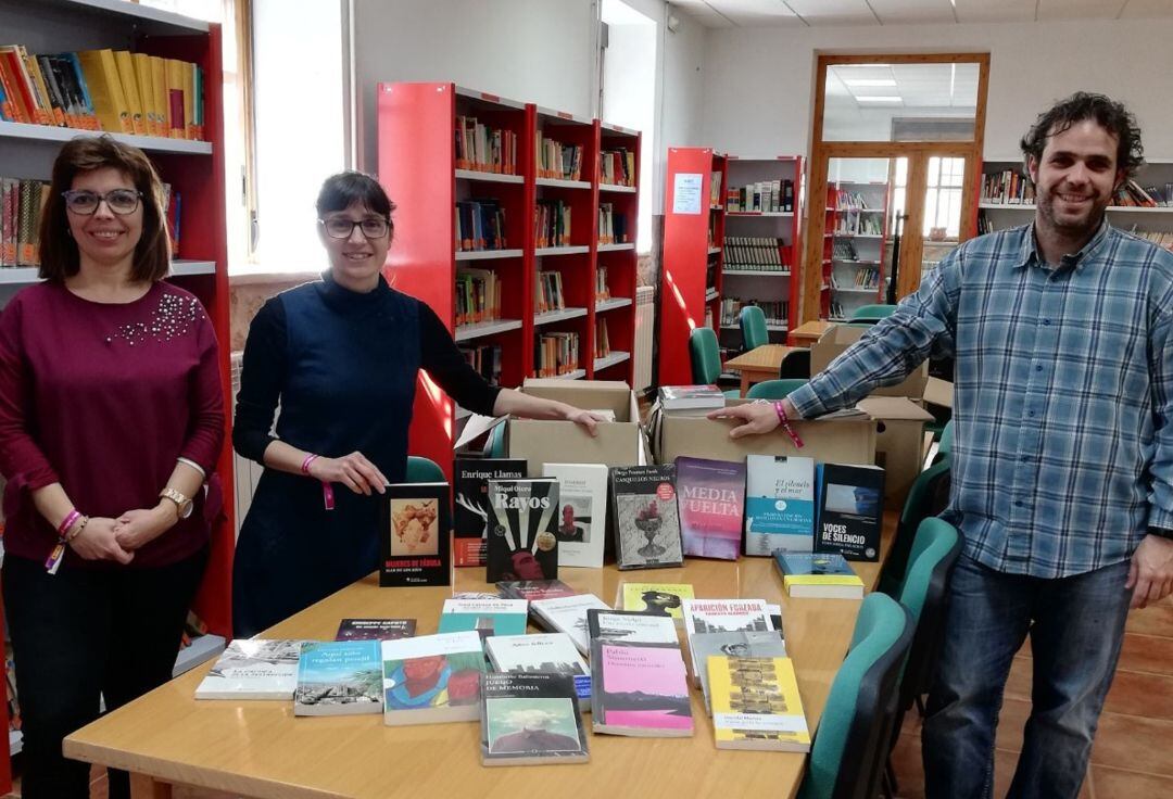 Entrega de libros en Mota del Cuervo