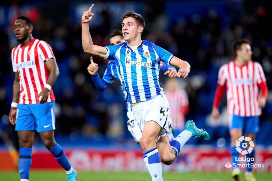 Karriakaburu celebra uno de sus goles al Sporting.