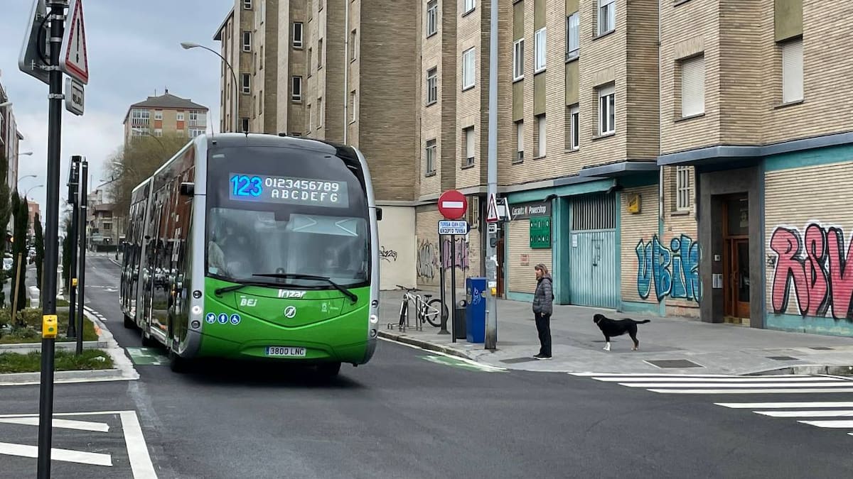 Adurza y el Batán unen fuerzas contra la eliminación de un carril del BEI para dárselo al tráfico de coches