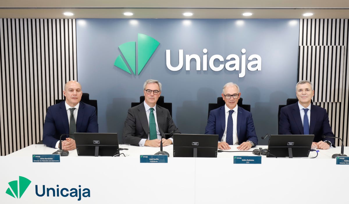Jaime Hernández, director de Relación con Inversores, José Sevilla, presidente, Isidro Rubiales, CEO y Pablo González, director general de Finanzas de Unicaja Banco