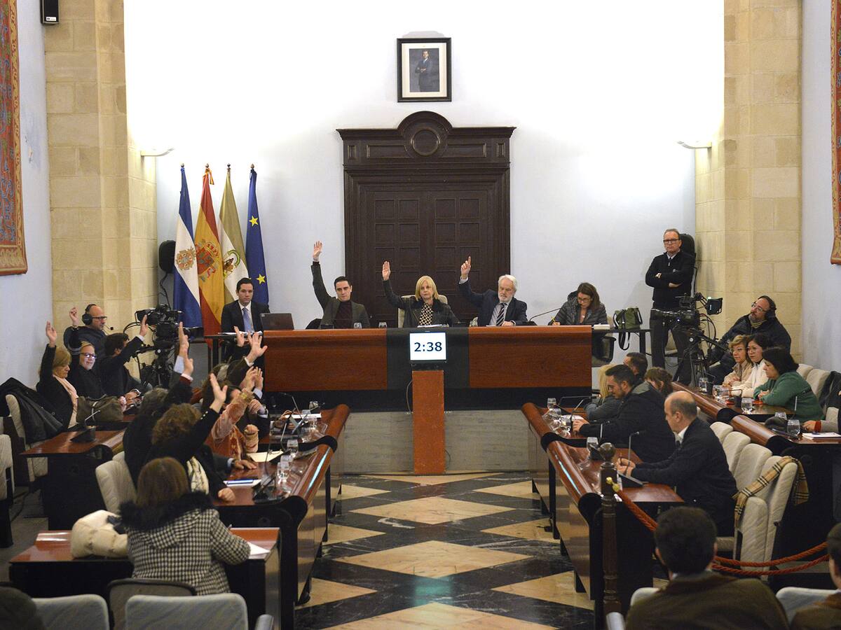 El PP aprueba una modificación presupuestaria para pagar las nóminas de la plantilla con la negativa del PSOE