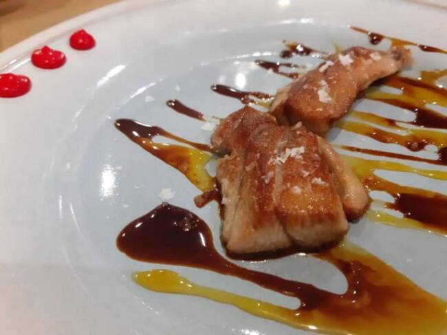 Ventresca de atún rojo de Almadraba a la plancha con mango y miel