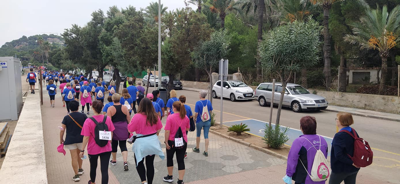 Imagen de la caminata solidaria, organizada por Amunt contra el Càncer, en octubre de 2021.
