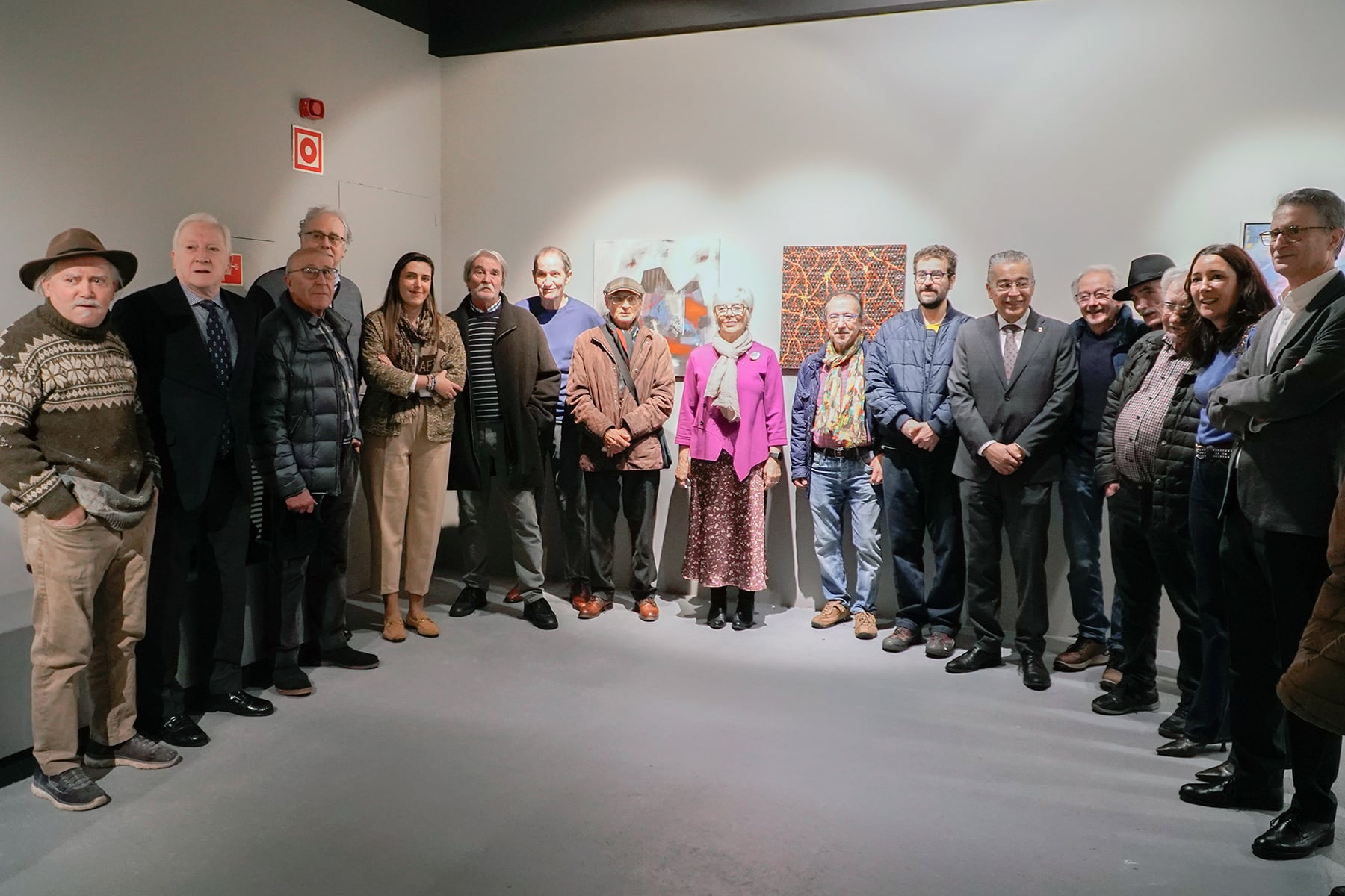 Foto de familia con los artistas que participan en la exposición &#039;10 Artistas movidos por una causa. 25 Aniversario Parkinson Burgos&#039;. / Foto: Fundación Círculo