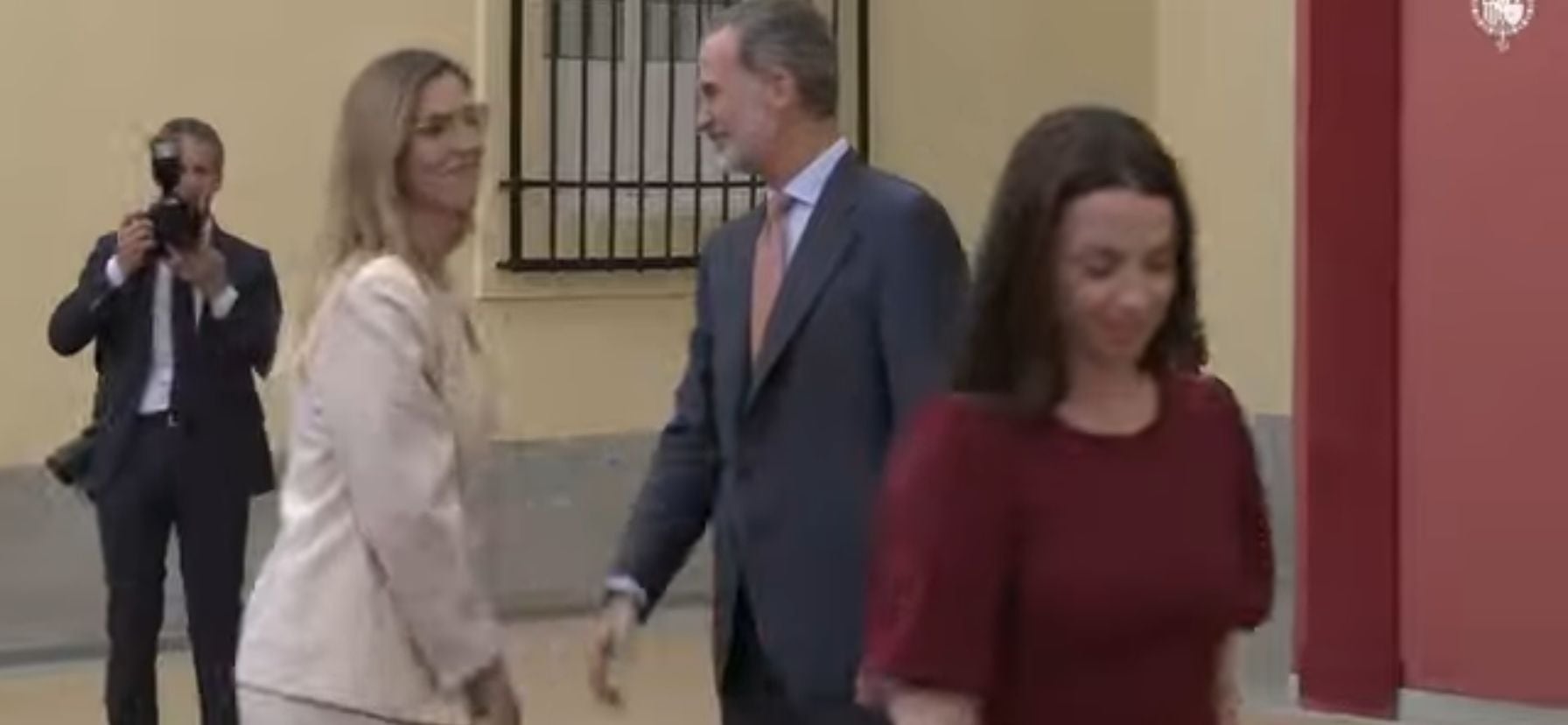 Sara Galiano Paterna es saludada por el Rey Felipe VI