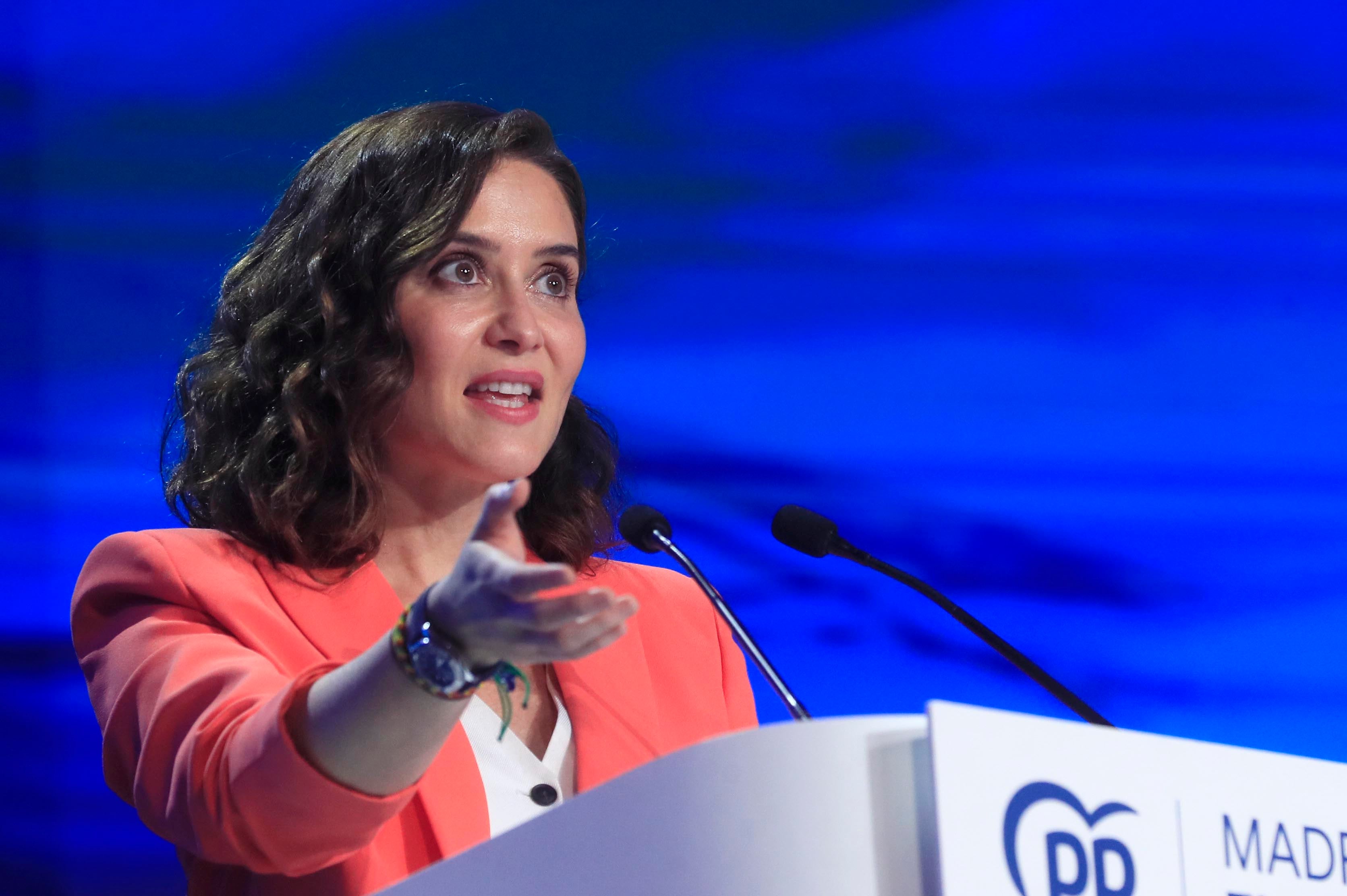 La presidenta de la Comunidad de Madrid y candidata a la reelección por el PP Isabel Díaz Ayuso interviene durante el acto de cierre de campaña del PP.