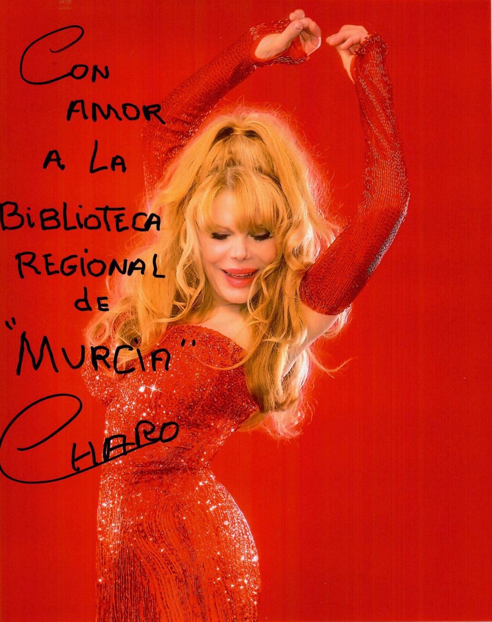 Fotografía dedicada que ha hecho llegar Charo Baeza a la Biblioteca Regional