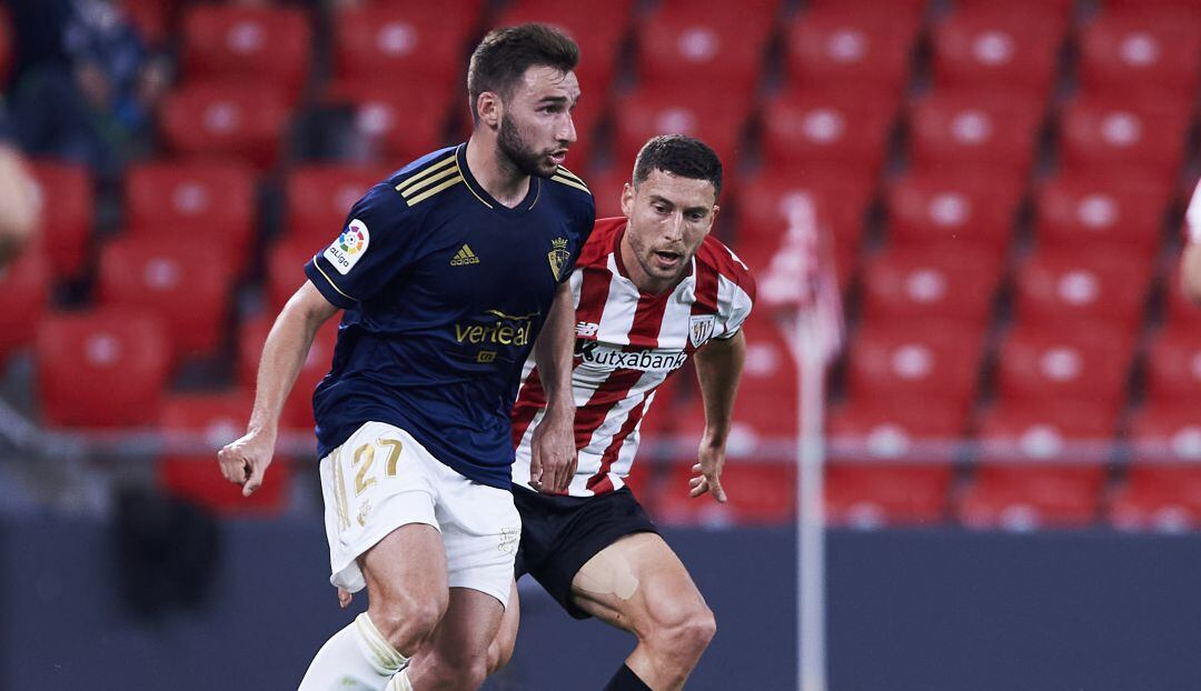 Jon Moncayola y Óscar De Marcos, durante el Athletic-Osasuna de la pasada temporada