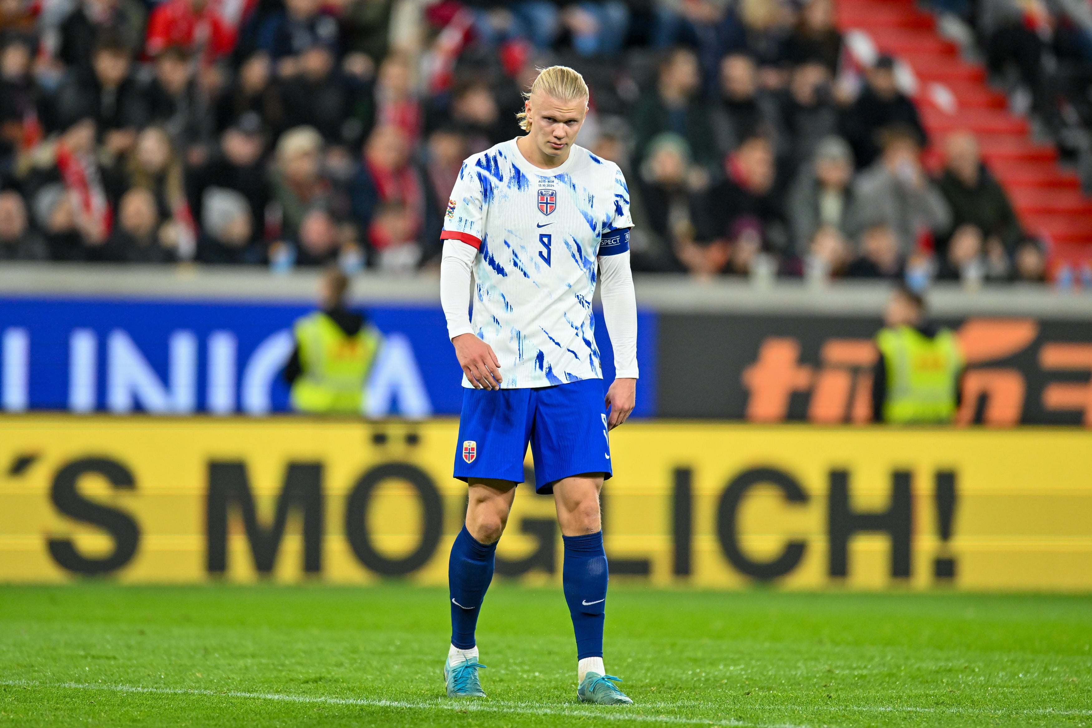 Erling Haaland, cabizbajo en el encuentro de Noruega ante Austria