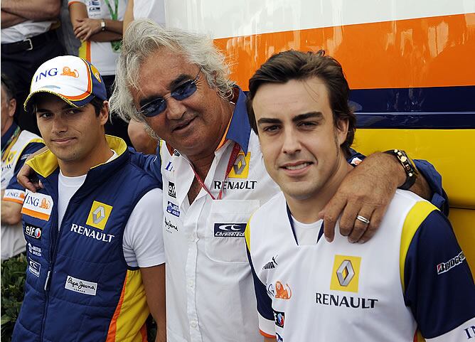 Briatore ha confirmado a Fernando Alonso y Nelsinho Piquet como pilotos oficiales de Renault para la próxima temporada