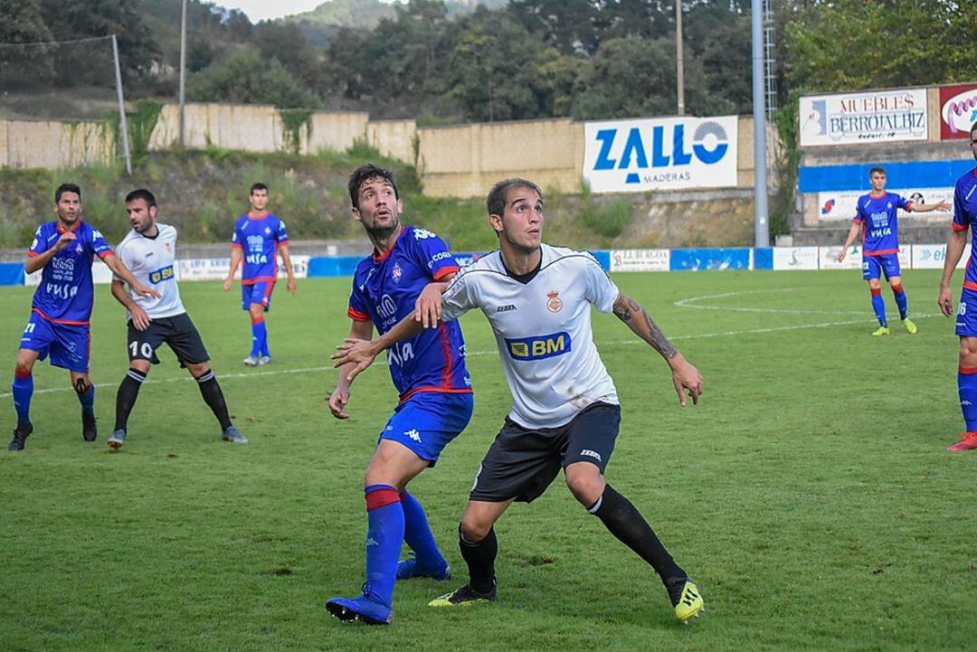 Asier Etxaburu durante un partido contra el Amorebieta esta ultima temporada