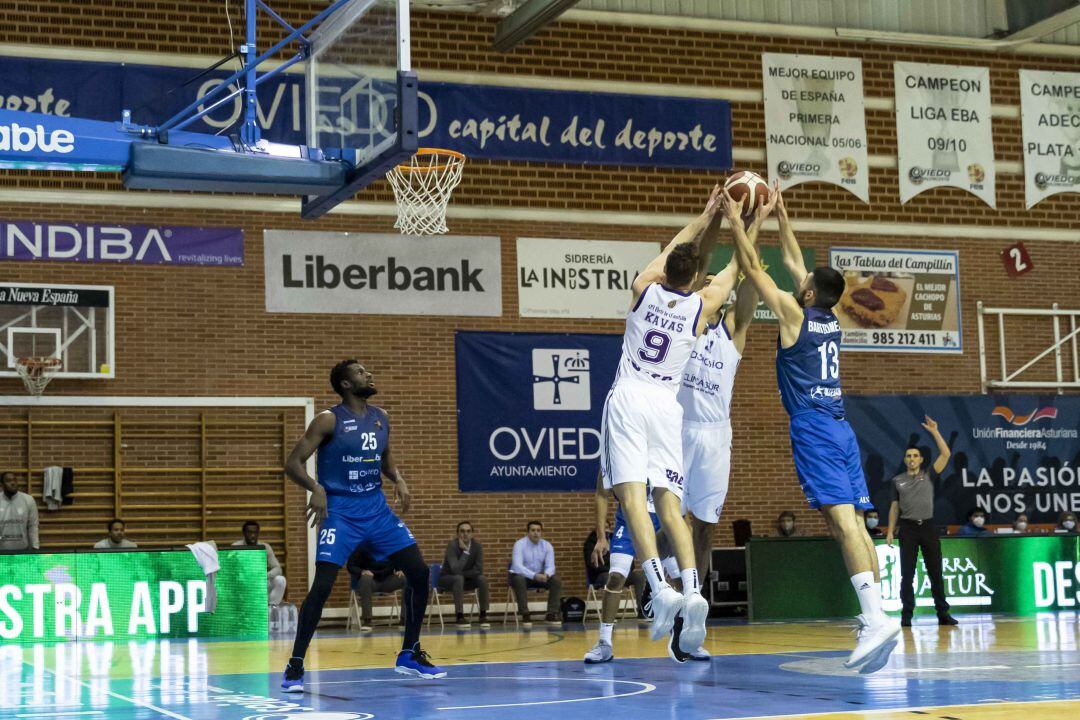 Partido igualado en Oviedo