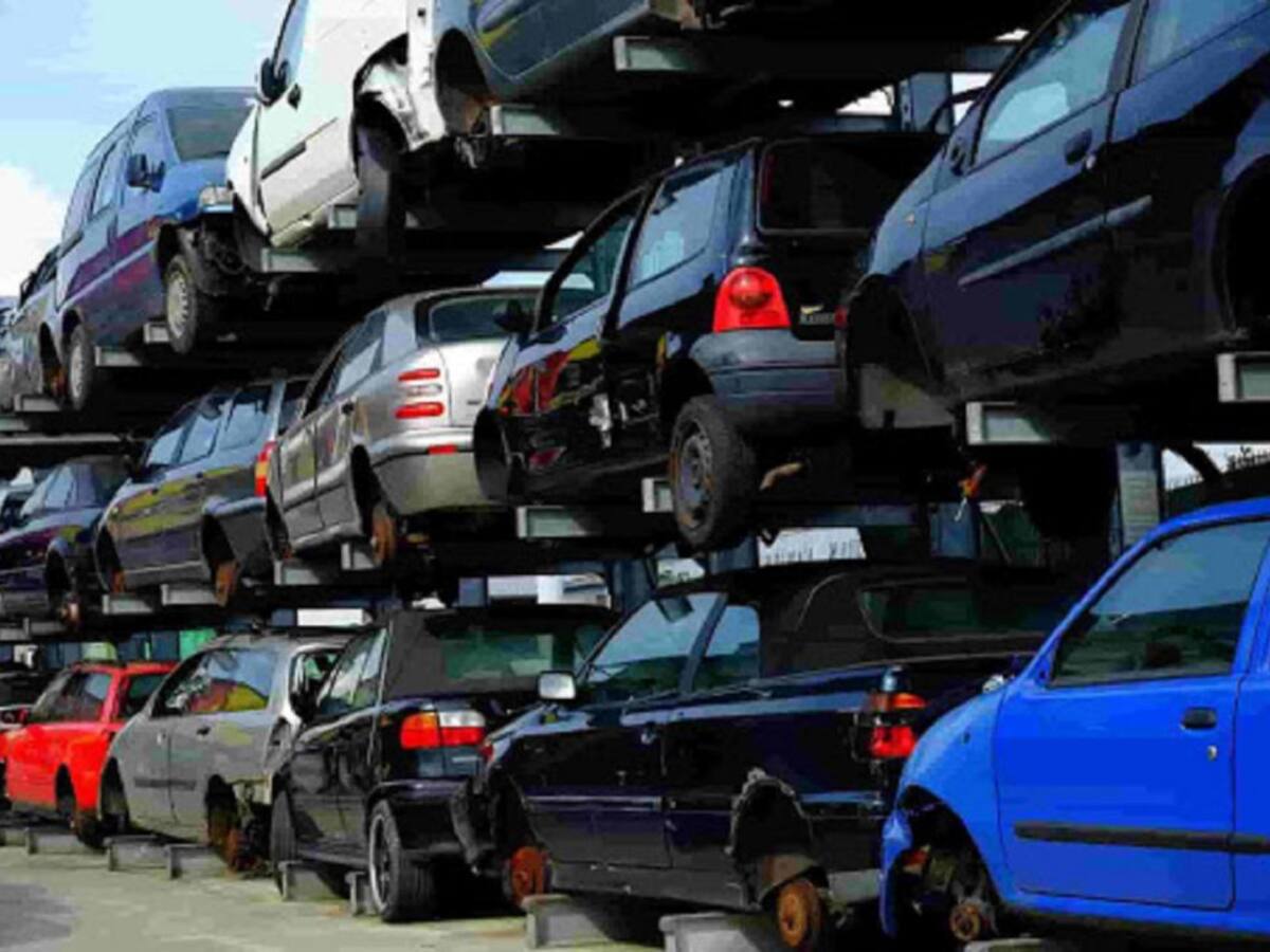 Investigadas tres personas de centros de descontaminación de vehículos en La Línea y Algeciras