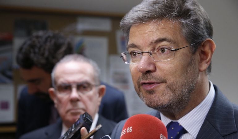 El ministro de Justicia, Rafael Catalá, hace declaraciones a los medios a su llegada a las jornadas &#039;Igualdad y Conciliación. Mujer, sujeto de derecho&#039; en la Facultad de Derecho de la Universidad CEU San Pablo.