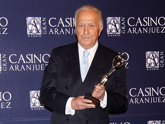 Manuel Torreiglesias recibe al Antena de Oro 2011 en el Gran Casino de Aranjuez.