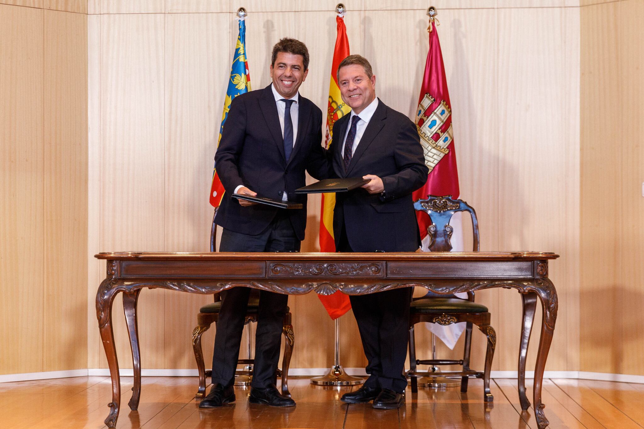 Imagen de los dos presidentes de las comunidades autónomas de Castilla-La Mancha y Comunidad Valenciana