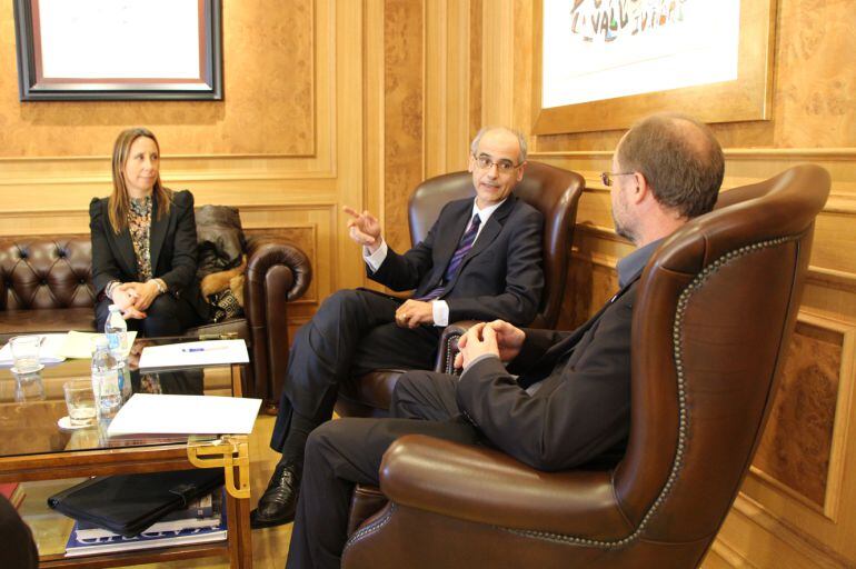 El cap de Govern reunit al seu despatx amb els dos consellers d'SDP aquesta tarda per assolir un pacte d'Estat sobre l'acord d'associació amb l'UE