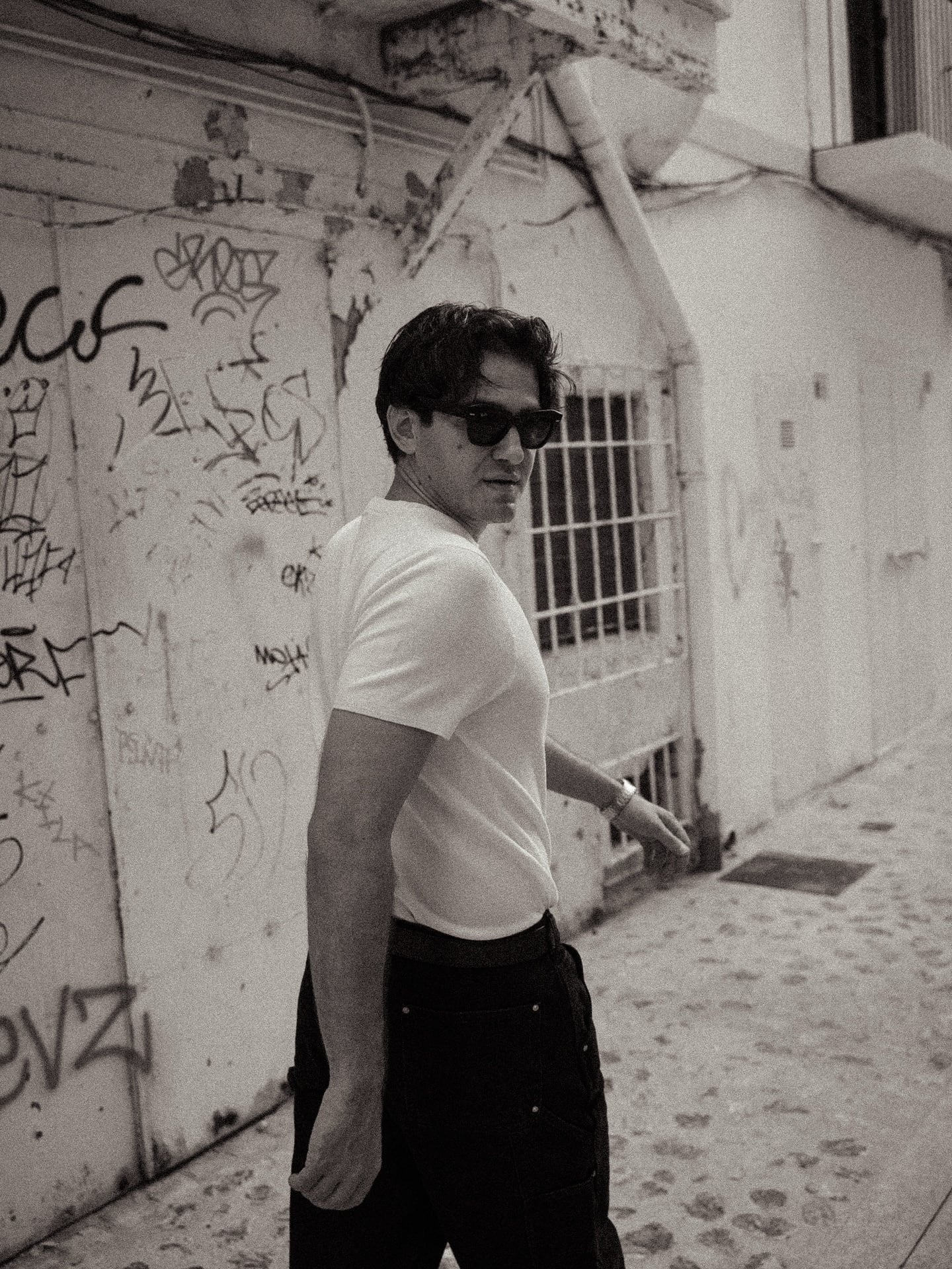 Su último lanzamiento, Los cinco sentidos, marca el inicio de esta nueva etapa sonora, más emocional y directa.