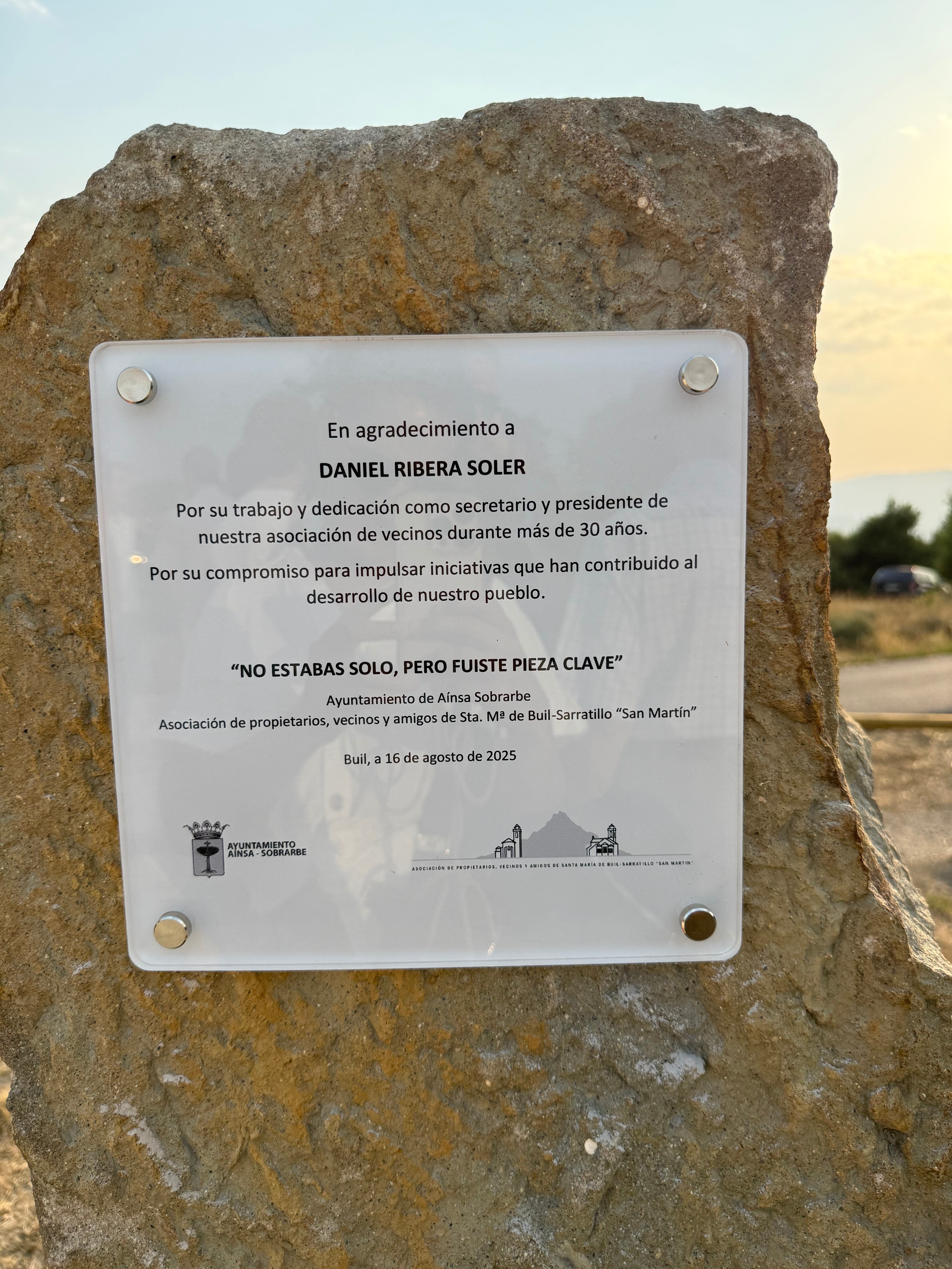 Placa conmemorativa en recuerdo de Daniel Ribera.
