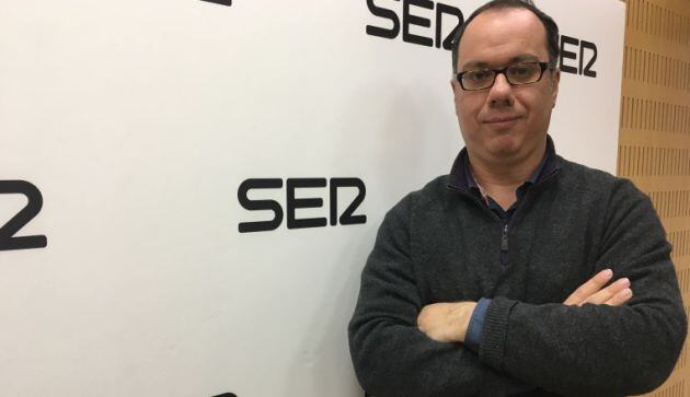 Tomás García en los estudios de Radio Murcia