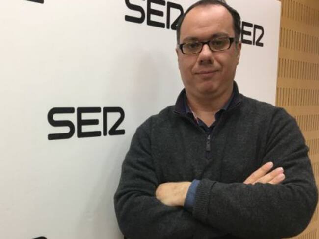 Tomás García en los estudios de Radio Murcia