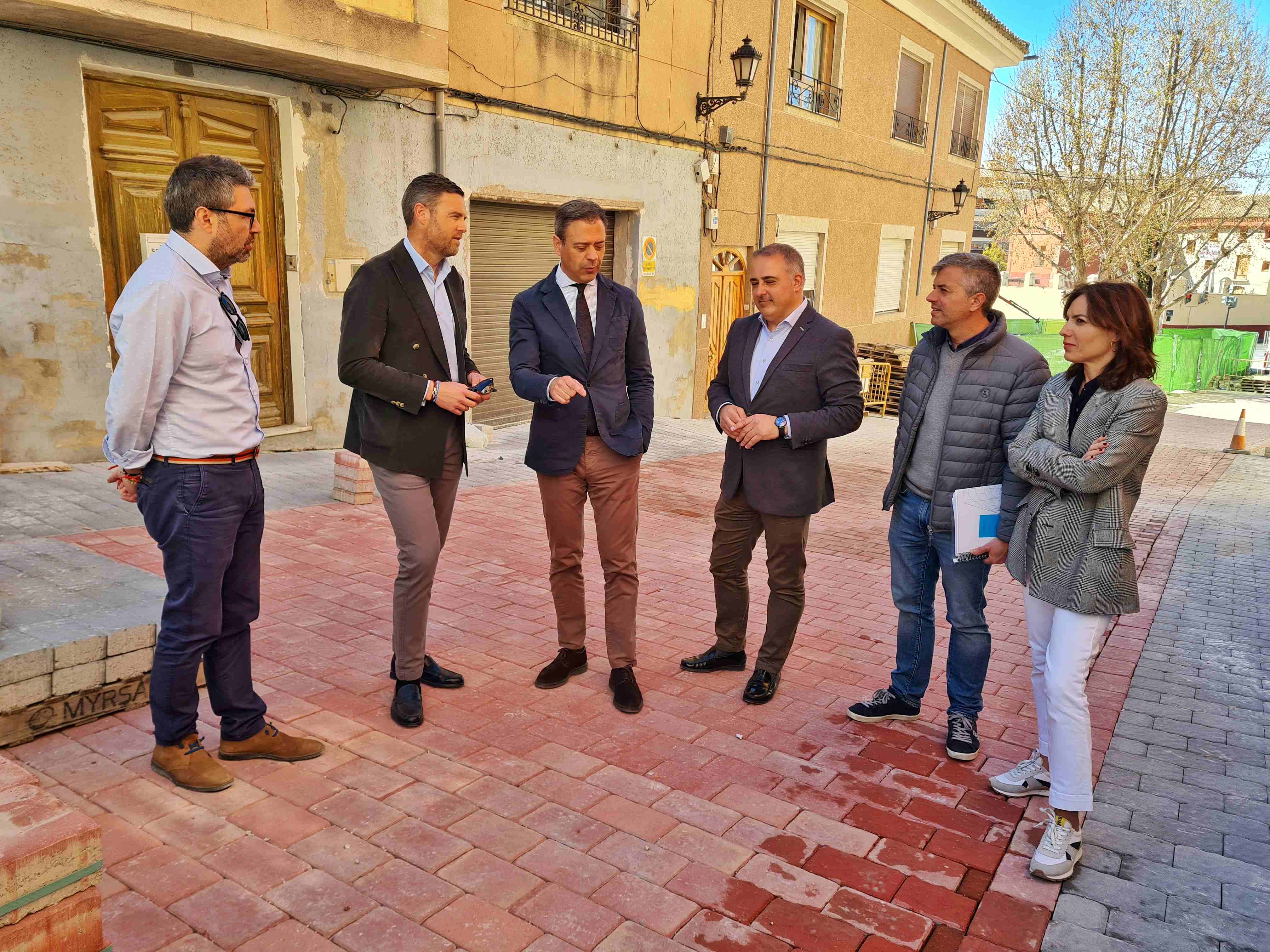 El consejero Marcos Ortuño junto al alcalde de Caravaca durante la presentación de las actuaciones previstas en el municipio en el marco del Plan de Obras y Servicios de la Comunidad 2022-2023