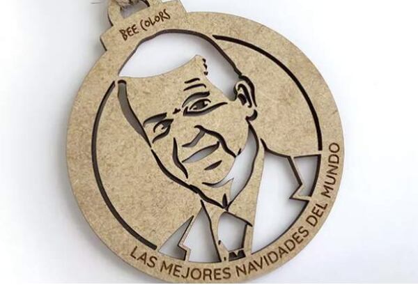 Adorno para árbol de Navidad de Abel Caballero, en Bee Colors