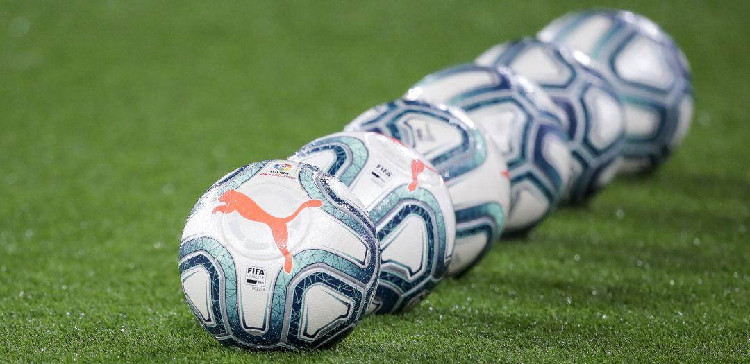 Imagen de archivo de unos balones de LaLiga de esta temporada