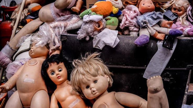 'Niña clara y perro negro'