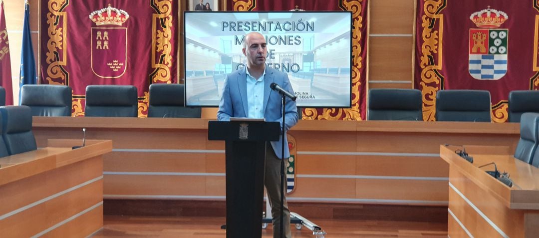 Eliseo García, alcalde de Molina de Segura, en la presentación de algunas de las mociones que se debatirán en el próximo pleno