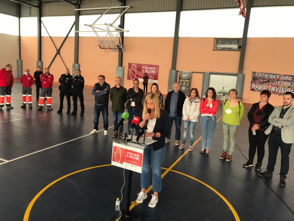 La alcaldesa de Petrer, Irene Navarro, ha leído un manifiesto