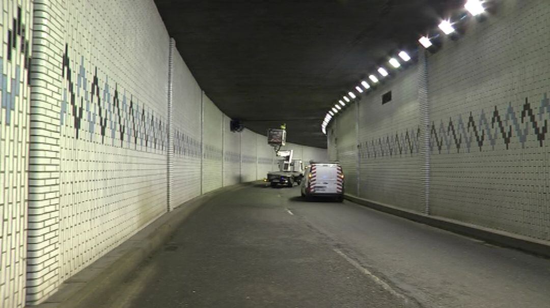 El Concello inicia el asfaltado del túnel de Beiramar