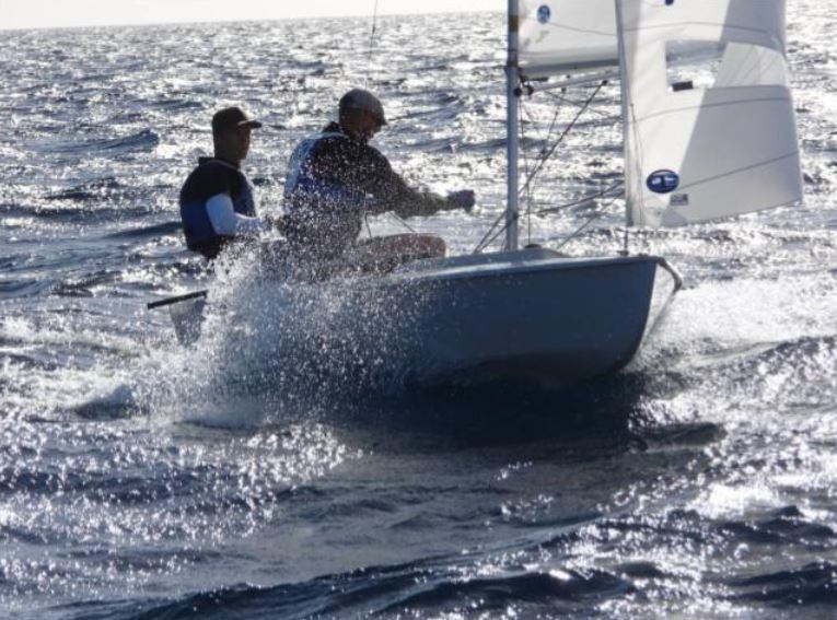 Nano Negrín y David Martín en una de las regatas de la Copa de Canarias de Snipe.