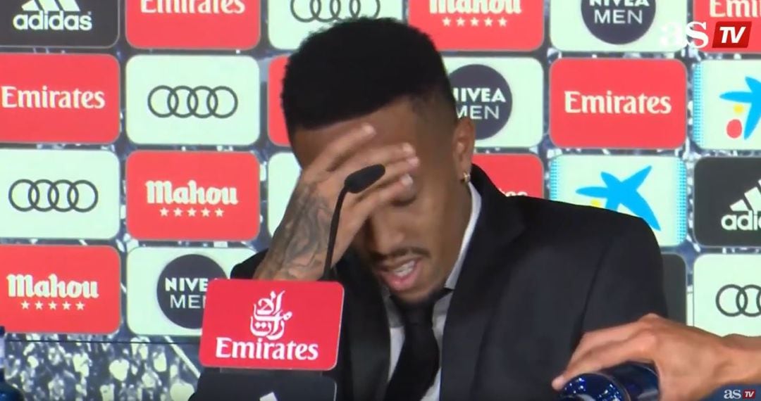 Eder Militao ha sufrido una pequeña indisposición en su presentación como jugador del Real Madrid.