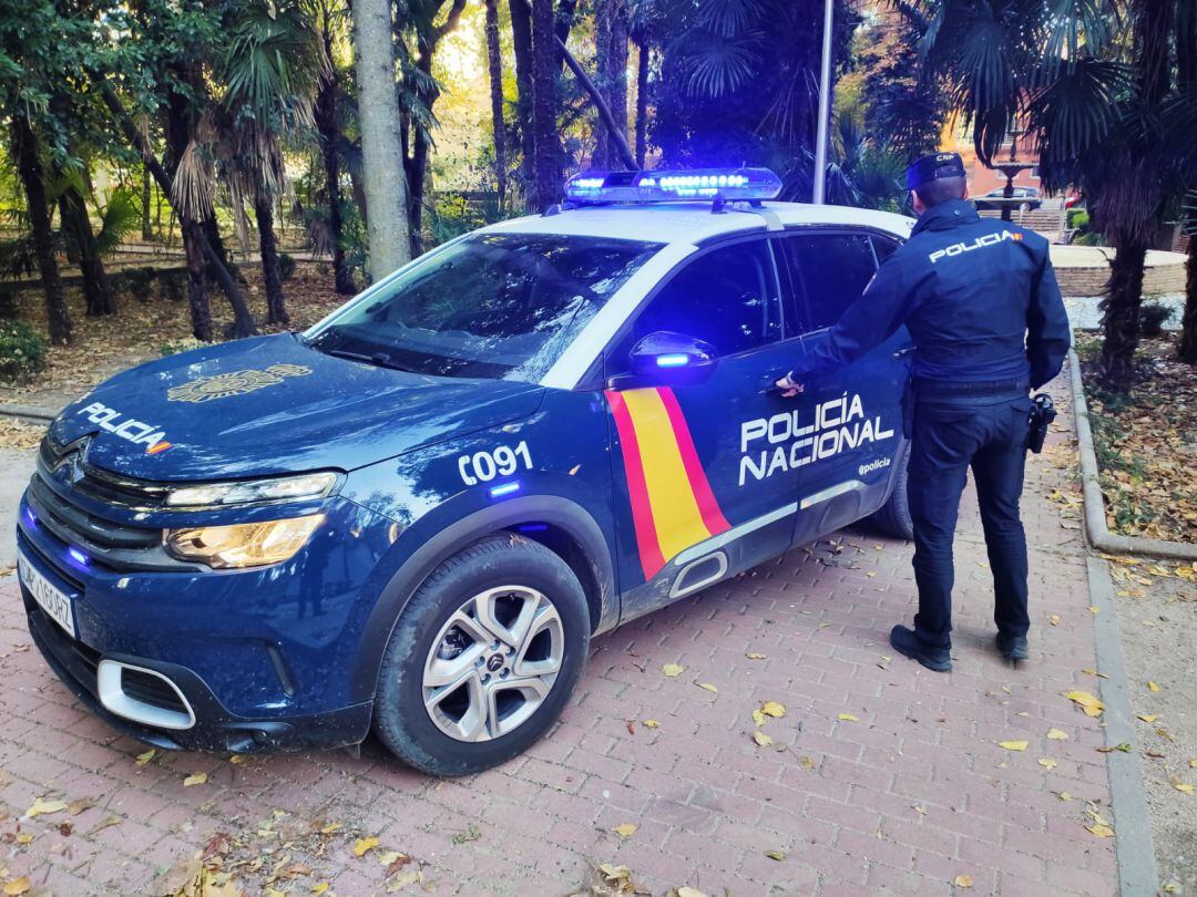 Patrulla Policía Nacional en un parque de Guadalajara