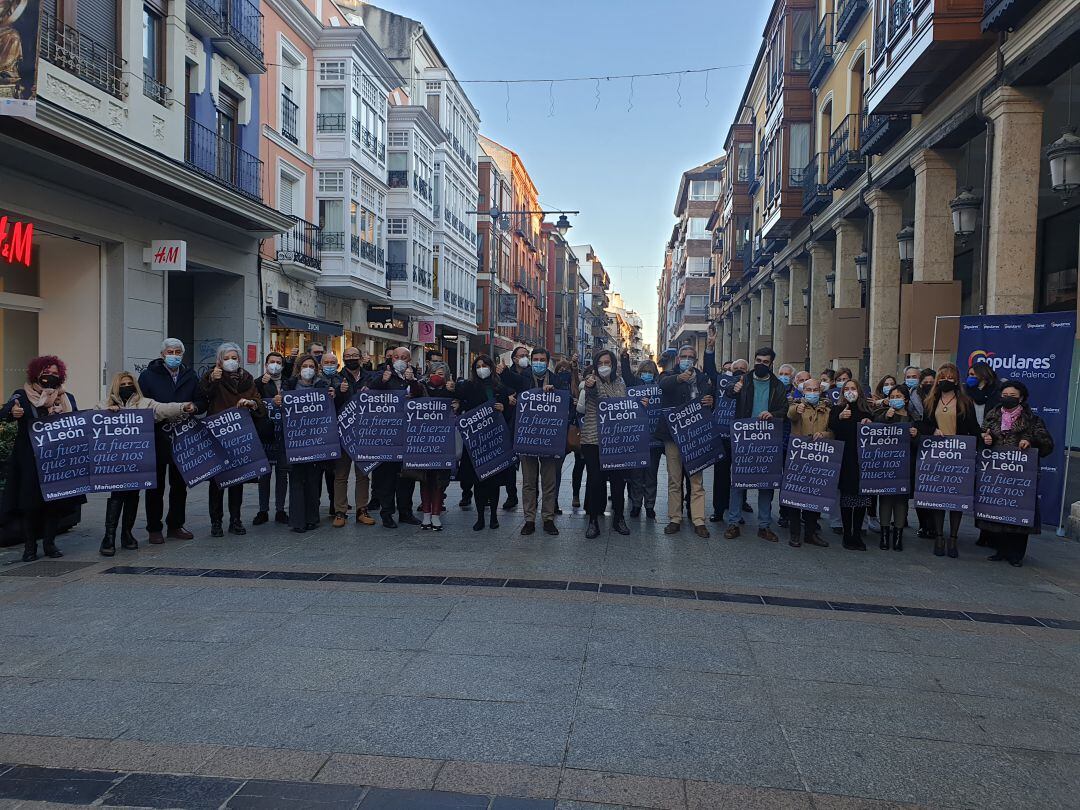 El Partido Popular de Palencia ha salido a la calle en las horas previas al inicio de la campaña electoral en Castilla y León