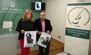 La delegada de Cultura, Pilar Salazar, y el presidente de la Federación Provincial de Peñas Flamencas, Francisco Viedma.