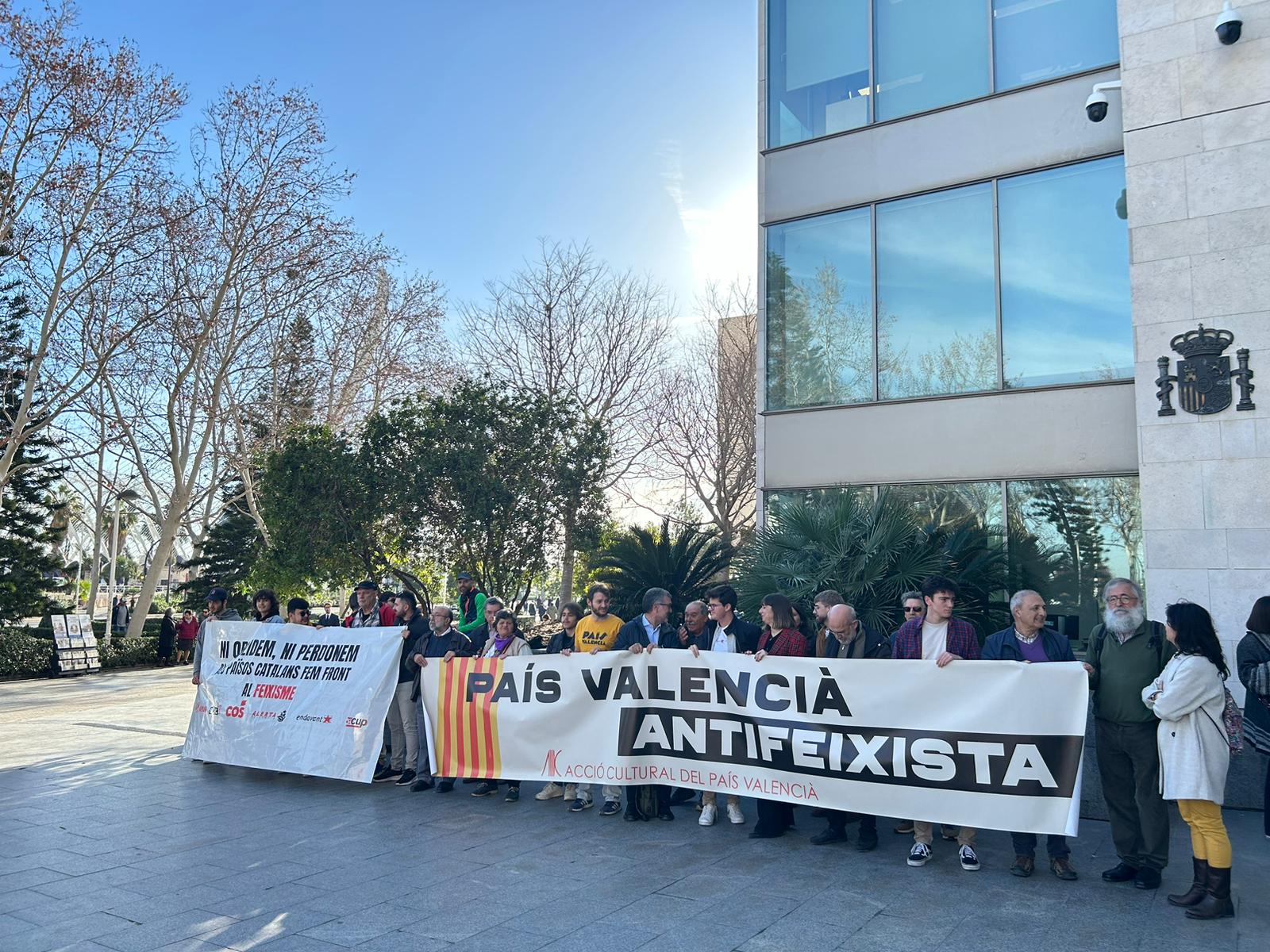 Concentración en la Ciudad de la Justicia de València por el juicio por las agresiones fascistas en el 9 d&#039;Octubre de 2017