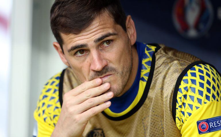 Iker Casillas, en el banquillo 