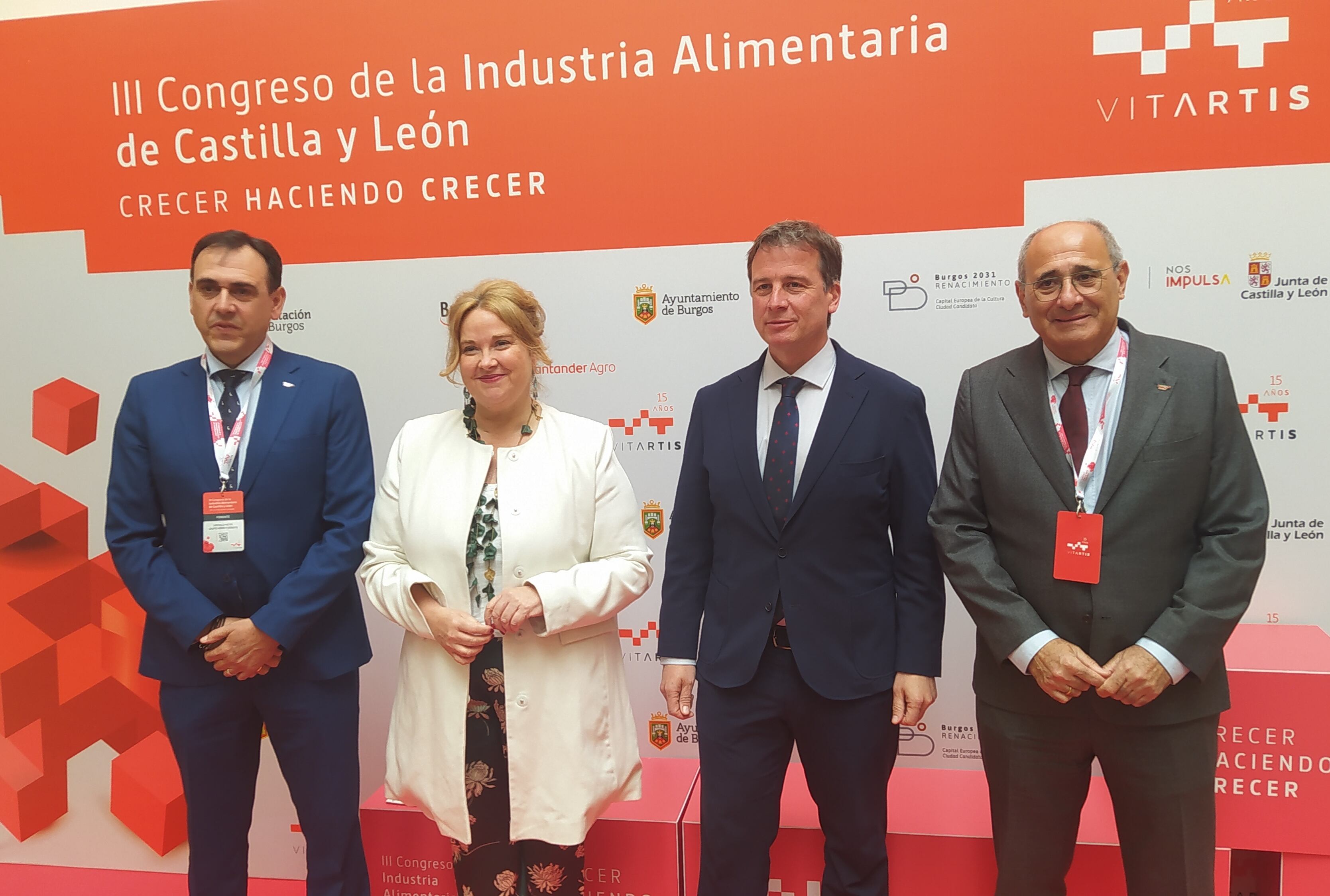 La alcaldesa de Burgos, Cristina Ayala, y el presidente de la Diputación, Borja Suárez (2ºdcha) con los directivos de Vitartis